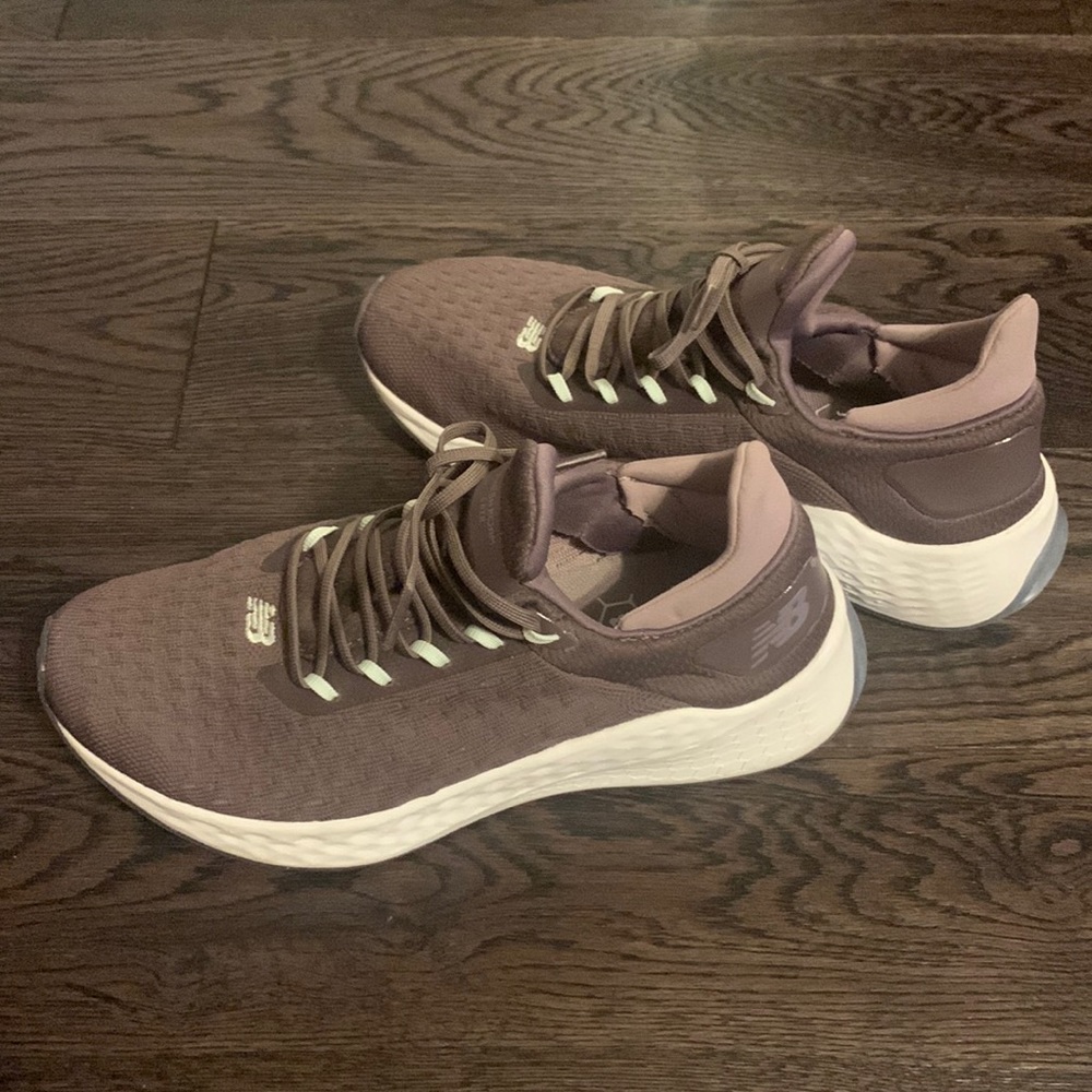 New Balance Women’s Fresh Foam LAZR v2 HypoKnit Running Shoes